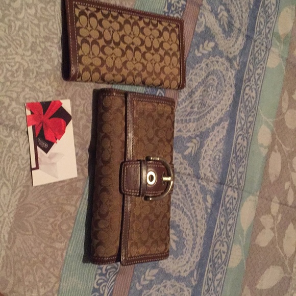 Coach Handbags - Sale!!! ❤️😍❤️😍Authentic Large Coach wallet